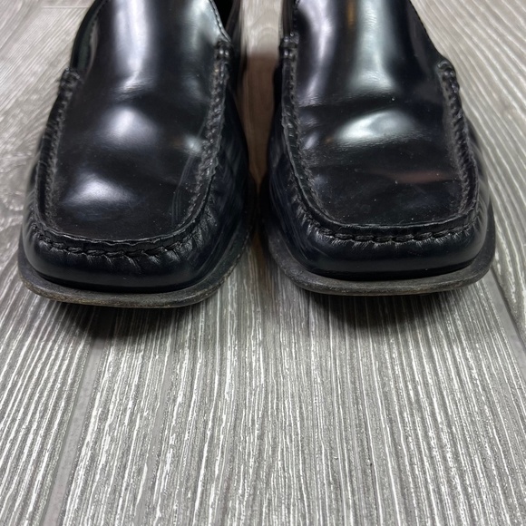 TODS Leather Driving Loafer - Quiet Luxury - Picture 3 of 10